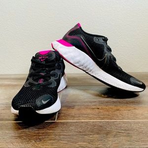 NIKE Women's Renew CL6360-004 Size 8.5